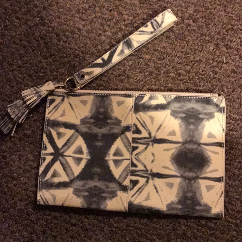 Zipper wristlet